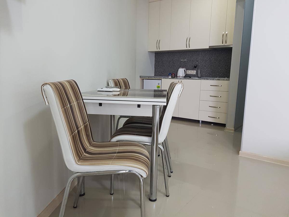 Apartment In Front Of Mcdonald'S 巴统 外观 照片