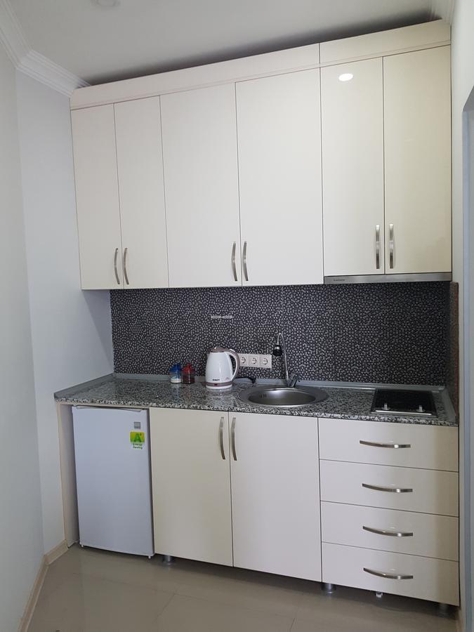 Apartment In Front Of Mcdonald'S 巴统 外观 照片