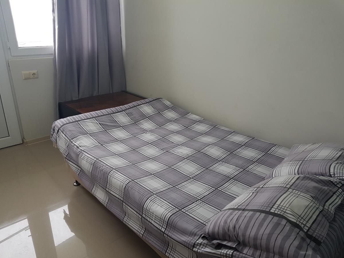 Apartment In Front Of Mcdonald'S 巴统 外观 照片