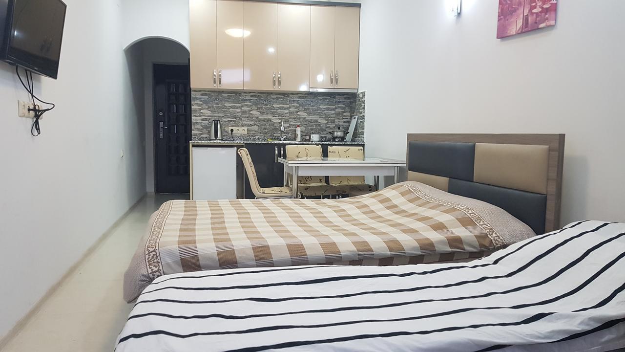 Apartment In Front Of Mcdonald'S 巴统 外观 照片